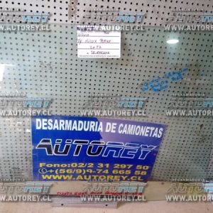 Vidrio puerta trasero derecho Toyota Hilux Revo 2018 $40.000 mas iva