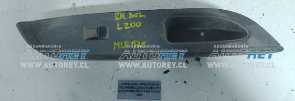 Botón Alza Vidrio Puerta Delantera Derecha (MLF171) Mitsubishi L200 2.4 4×2 Diesel 2019 $20.000 + IVA