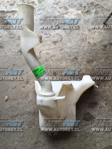 Deposito agua limpia parabrisas Toyota Hilux 2007 al 2015 $18.000 mas iva (3)
