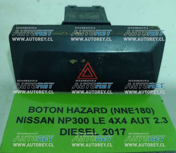 Botón Hazard (NNE180) Nissan NP300 LE 4×4 AUT 2.3 Diesel 2017 $10.000 + IVA