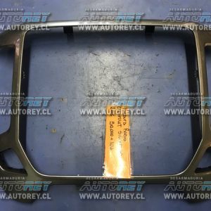 Moldura radio tablero Chevrolet Silverado LTZ 2015 $40.000 mas iva