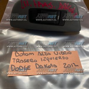 Boton alza vidrio puerta trasera izquierda Dodge Dakota 2012 $20.000 mas iva