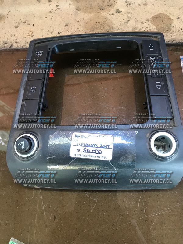 Moldura palanca cambio con botones 4×4 Volkswagen Amarok 2015 $35.000 más iva