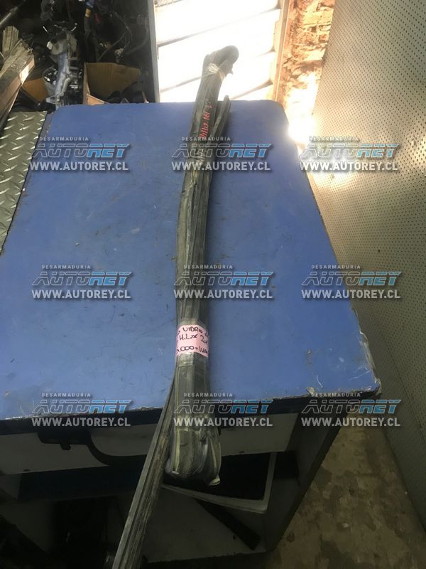 Goma vidrio puerta delantera izquierda Toyota Hilux 2007 al 2015 $10.000 más iva