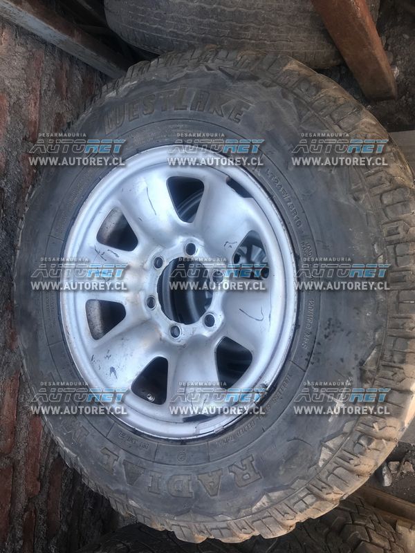 Llanta de fierro con neumatico 24575R16 Toyota Hilux 06-14 (258) $30.000 mas iva