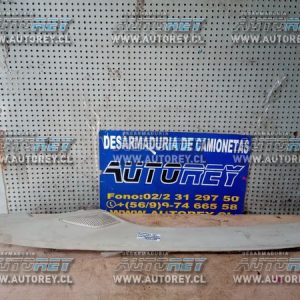 Tapiz cubre pilar delantero superior izquierdo Peugeot Boxer 2008 al 2020 $10.000 mas iva