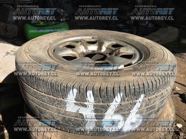 Llanta de fierro con neumático malo (466) 22570R16 Toyota Hilux 2012 $25.000 más iva