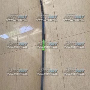 Moldura izquierda techo Fiat Strada doble cabina 2018 $10.000 mas iva