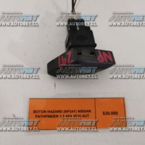 Botón Hazard (NP241) Nissan Pathfinder 3.5 4×4 2019 Aut $10.000 + IVA
