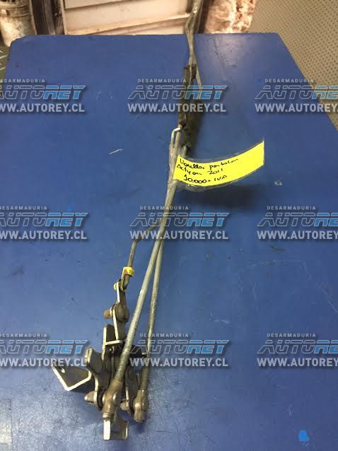 Chapa portalon central con varillas Ssangyong Actyon pick up 2007 al 2012 $10.000 mas iva (2)
