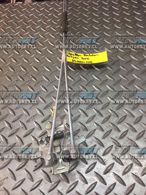 Chapa portalon central con varillas Ssangyong Actyon pick up 2007 al 2012 $10.000 mas iva (4)