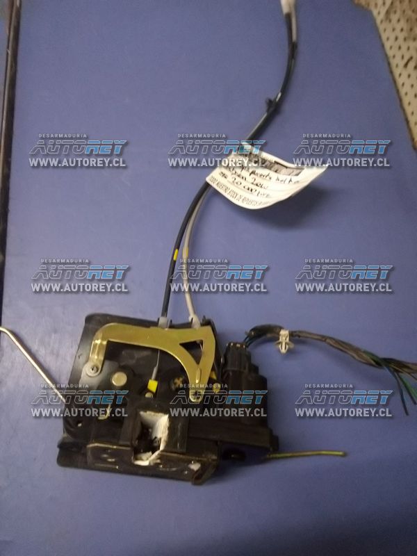 Chapa puerta delantera derecha Ssangyong Actyon 2007 al 2012 $15.000 más iva