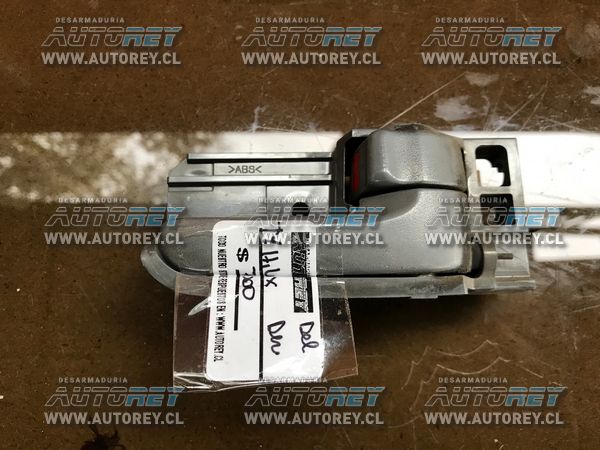 Manilla interior puerta derecha Toyota Hilux 2007 al 2015 $6.000 más iva (4)