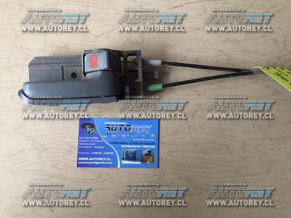 Manilla interior puerta derecha Toyota Hilux 2007 al 2015 $6.000 más iva (7)