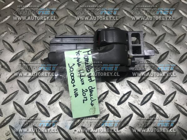 Manilla interior puerta derecha Toyota Hilux 2007 al 2015 $6.000 más iva