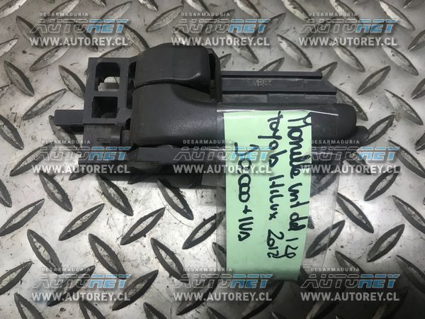 Manilla interior puerta izquierda Toyota Hilux 2007 al 2015 $6.000 más iva (3)