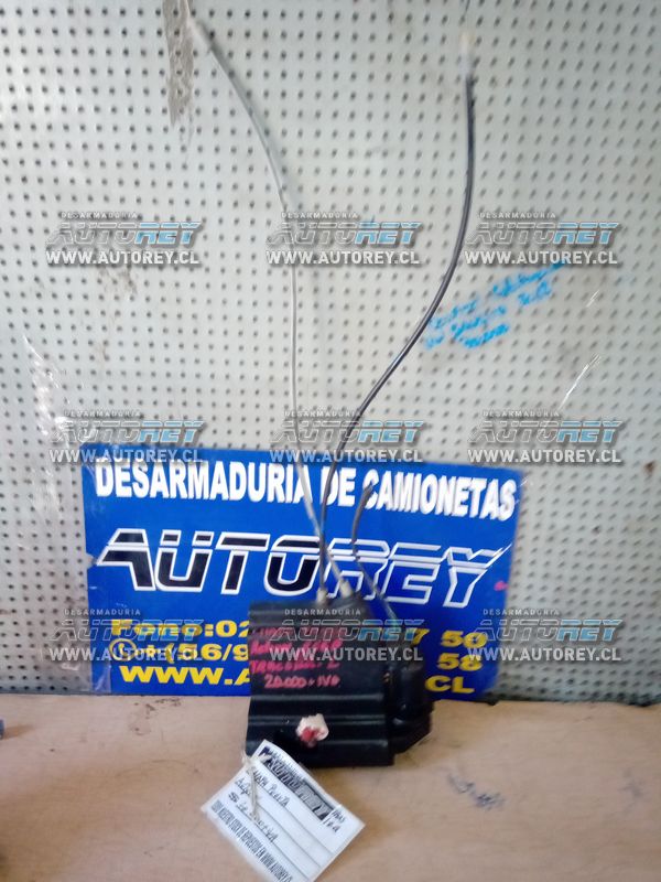 Chapa puerta trasera izquierda Ssangyong Actyon Jeep 2007 al 2012 $15.000 más iva