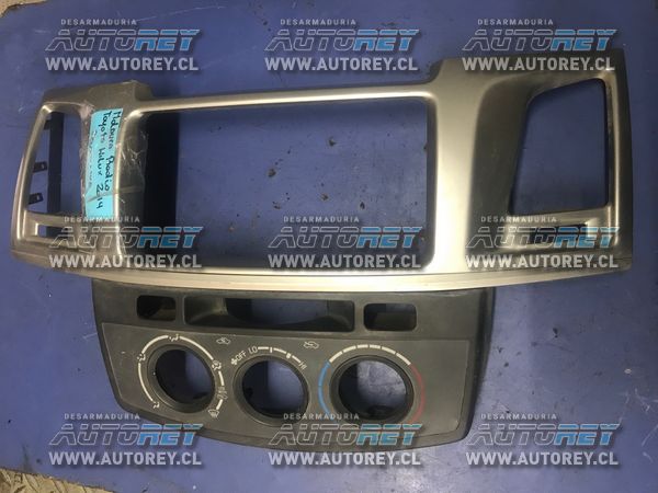 Moldura radio tablero Toyota hilux 2007 al 2015 $20.000 más iva (2)