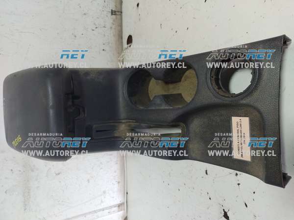 Consola Central Piso (MLE115) Mitsubishi L200 2.4 4×4 2019 $30.000 + IVA