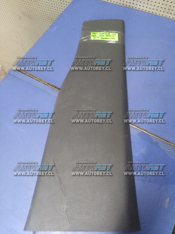 Tapiz cubre pilar central inferior derecho Volkswagen Amarok $10.000 mas iva