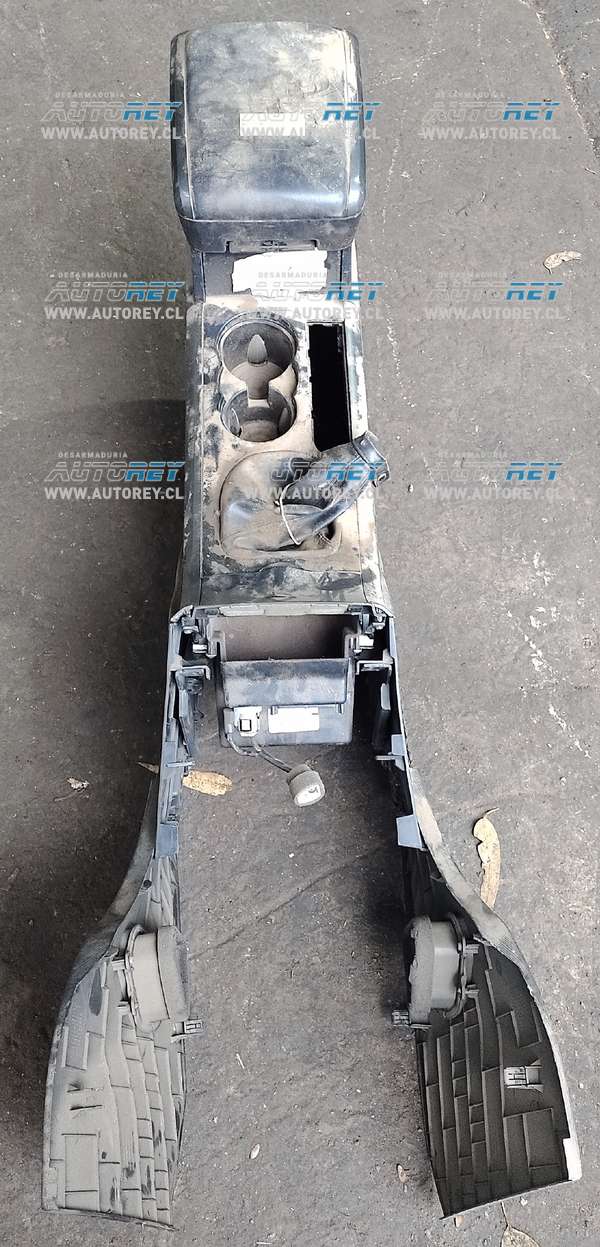 Consola Central Piso (MXV289) Mahindra XUV500 2.2 Diesel 2019 $20.000 + IVA