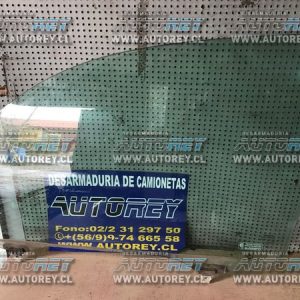 Vidrio puerta delantera izquierda Toyota Tundra 2011 $40.000 más iva