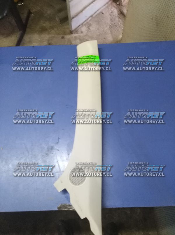 Tapiz cubre pilar delantero superior izquierdo Volkswagen Amarok $15.000 mas iva