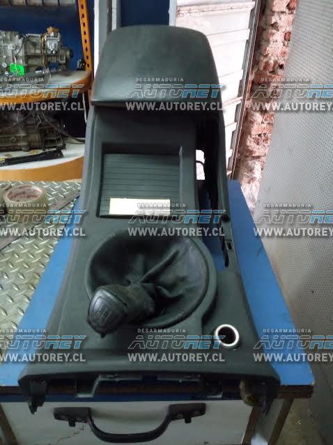 Consola central piso Ssangyong Actyon 2007 al 2012 $30.000 más iva (2)