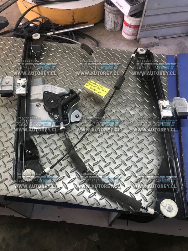Cremallera alza vidrio electrica puerta delantera derecha Ssangyong New Actyon 2007 al 2012 $30.000
