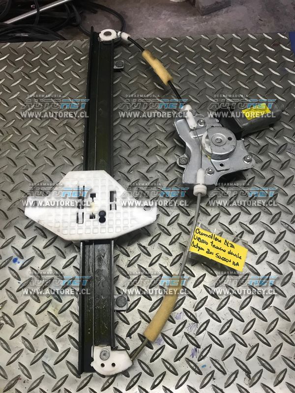 Cremallera alza vidrio electrica puerta trasera derecha Ssangyong New Actyon 2007 al 2012 $30.000 m