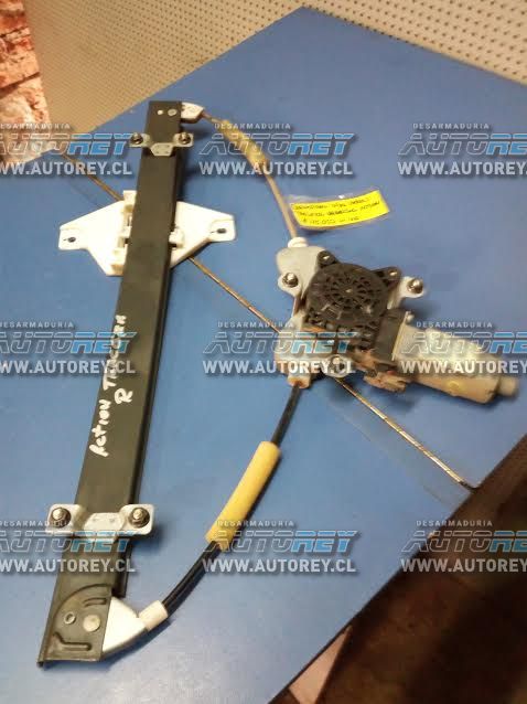 Cremallera alza vidrio electrica puerta trasera derecha Ssangyong New Actyon 2007 al 2012 $30.000 m