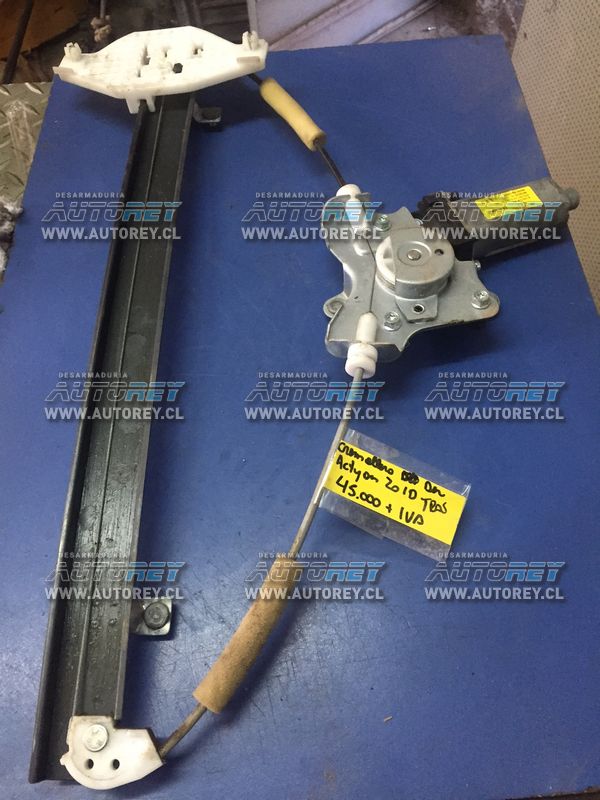 Cremallera alza vidrio electrica puerta trasera derecha Ssangyong New Actyon 2007 al 2012 $30.000 m