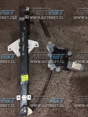 Cremallera alza vidrio electrica puerta trasera derecha Ssangyong New Actyon 2007 al 2012 $30.000 m