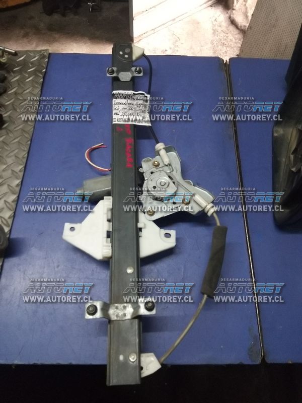 Cremallera alza vidrio electrica puerta trasera izquierda Ssangyong New Actyon 2007 al 2012 $30.000