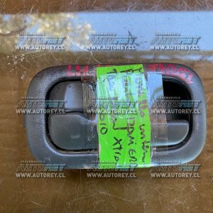 Manilla interior puerta trasera izquierda Nissan Xtrail 2010 $5.000 mas iva