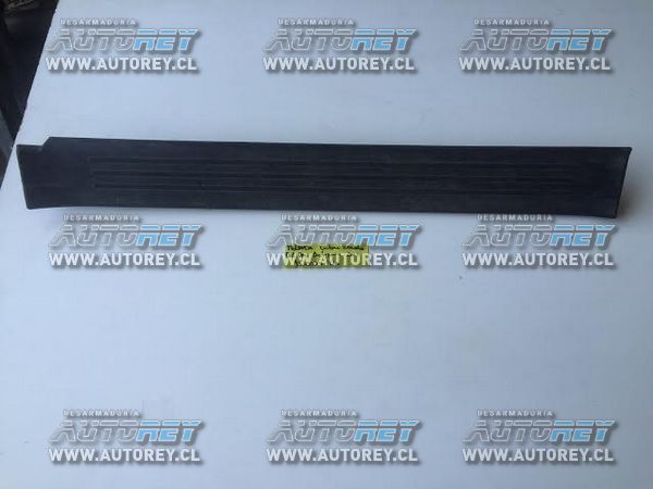 Cubre zocalo delantero derecho Ssangyong Actyon 2007 al 2012 $10.000 mas iva (2)