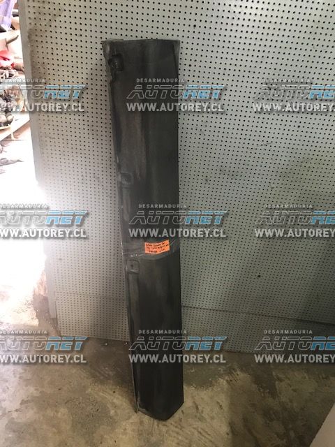 Cubre zocalo delantero izquierdo Ssangyong Actyon 2007 al 2012 $10.000 mas iva (2)