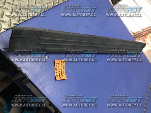 Cubre zocalo delantero izquierdo Ssangyong Actyon 2007 al 2012 $10.000 mas iva