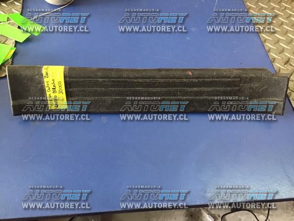 Cubre zocalo trasero derecho Ssangyong Actyon 2007 al 2012 $10.000 mas iva (3)