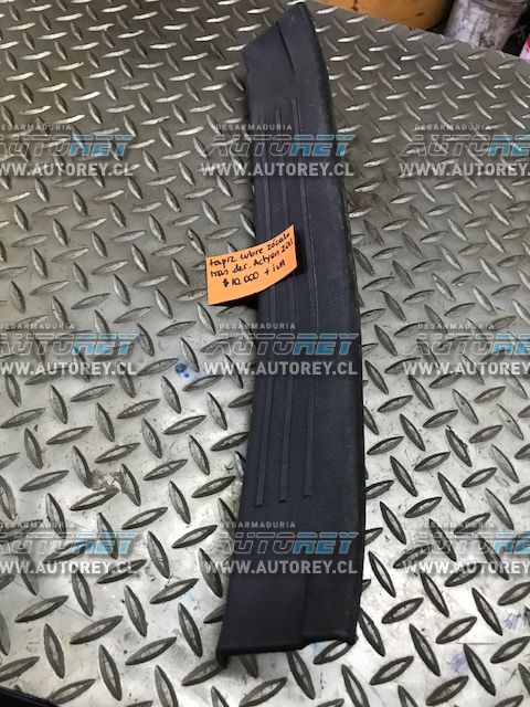 Cubre zocalo trasero derecho Ssangyong Actyon 2007 al 2012 $10.000 mas iva