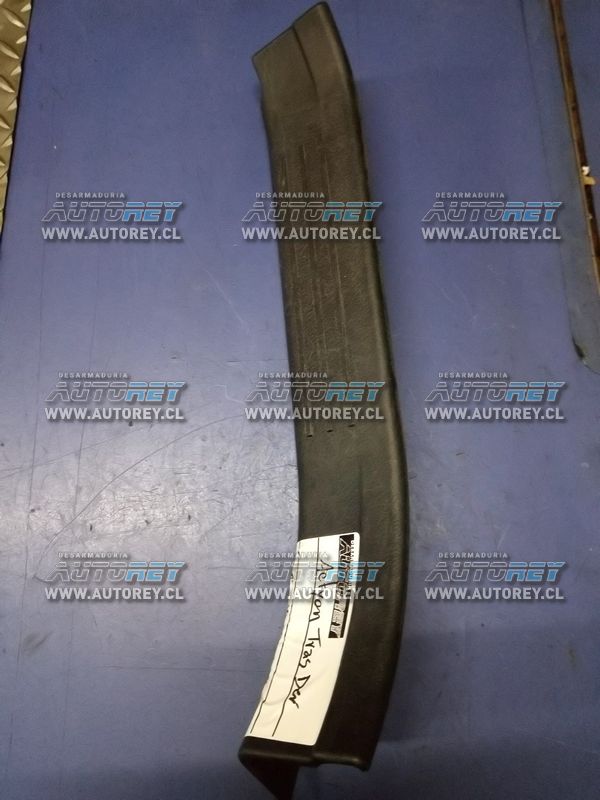 Cubre zocalo trasero derecho Ssangyong Actyon Jeep 2007 al 2012 $10.000 mas iva