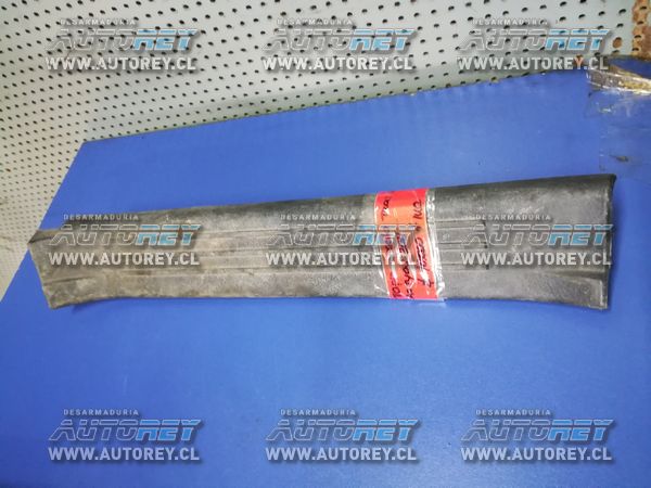 Cubre zocalo trasero izquierdo Ssangyong Actyon 2007 al 2012 $10.000 mas iva