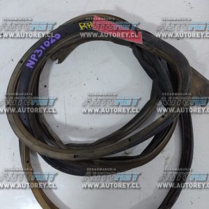 Goma Contorno Puerta Delantera Derecha (NP31020) Nissan NP300 2019 $10.000 + IVA