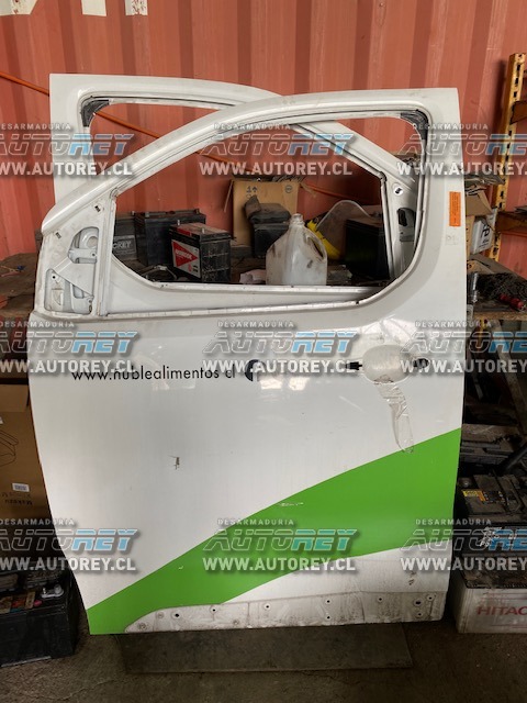 Puerta delantera izquierda con detalle (PEX189) Peugeot Expert 2.0 2020 $50.000 mas iva