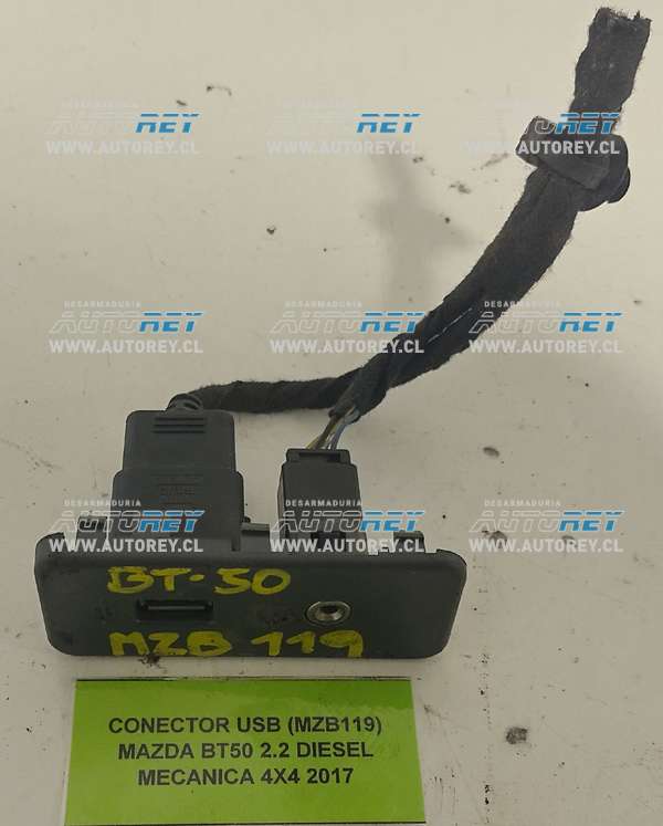 Conector USB (MZB119) Mazda BT50 2.2 Diesel Mecánica 4×4 2017 $10.000 + IVA