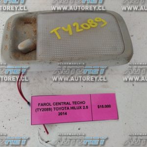 Farol Central Techo (TY2089) Toyota Hilux 2.5 2014 $15.000 + IVA