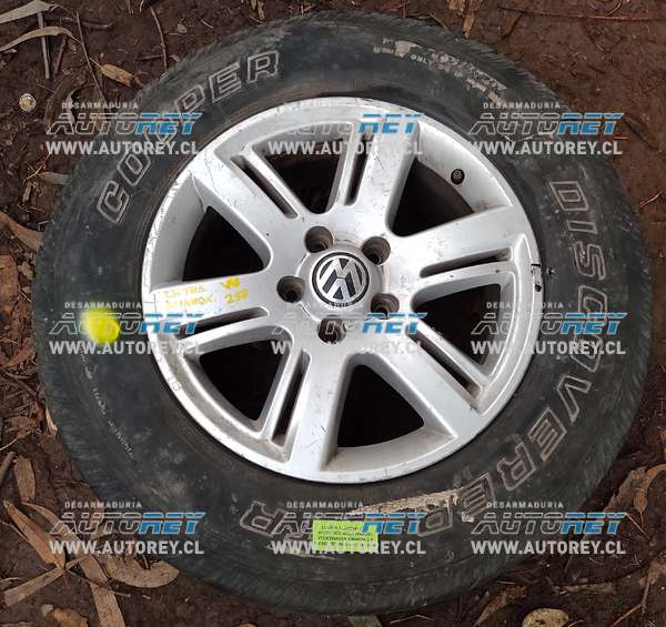 Llanta Aluminio Con Neumático Malo (VAB250) Volkswagen Amarok 2.0 Diesel Biturbo AUT 4×4 2016 $80.000 + IVA (Parcela)