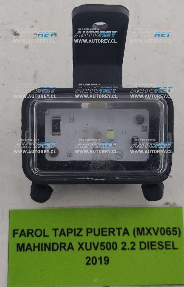 Farol Tapiz Puerta (MXV065) Mahindra XUV500 2.2 Diesel 2019 $5.000 + IVA