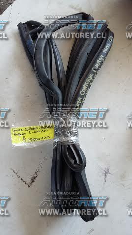 Goma contorno puerta trasera izquierda Ssangyong Actyon 2007 al 2012 $10.000 mas iva