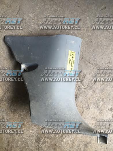 Tapiz cubre pilar delantero inferior derecho Toyota Hilux 2007 al 2015 $10.000 mas iva